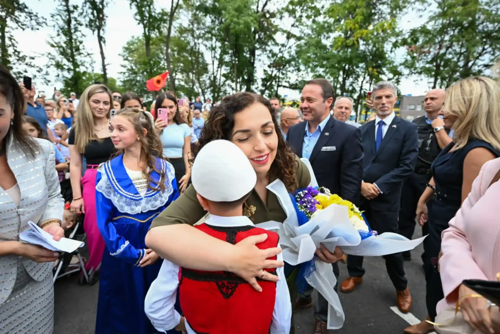 Vjosa Osmani falënderon diasporën shqiptare në SHBA