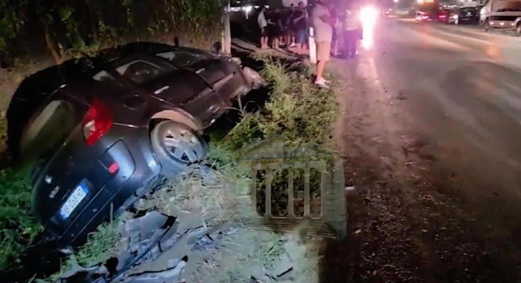 Aksident në aksin Fier-Patos me dy makina të përfshira