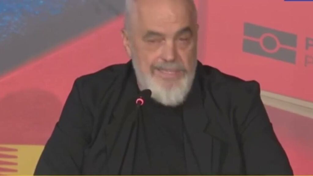 Kryeministri Edi Rama mblodhi ministrat dhe deputetët në selinë e Partisë Socialiste