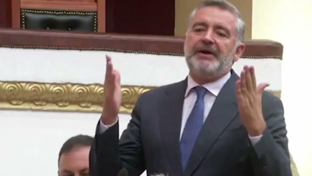 ‘MOS BËNI SI TË FORTË SE ASKUSH NUK ËSHTË!’ KLOSI FLISNI PËR DIELLËN, POR HARRONI BERISHËN ME IPAD ‘MOS BËNI SI TË FORTË SE ASKUSH NUK ËSHTË!’ KLOSI FLISNI PËR DIELLËN, POR HARRONI BERISHËN ME IPAD