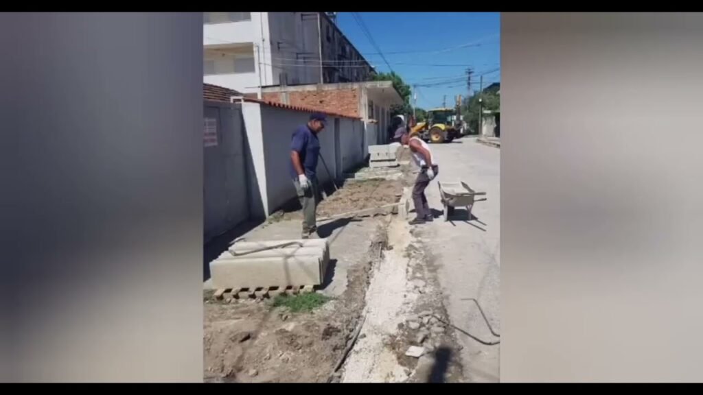 Në qytetin e Lushnjes kanë vijuar punimet për rehabilitimin e trotuareve