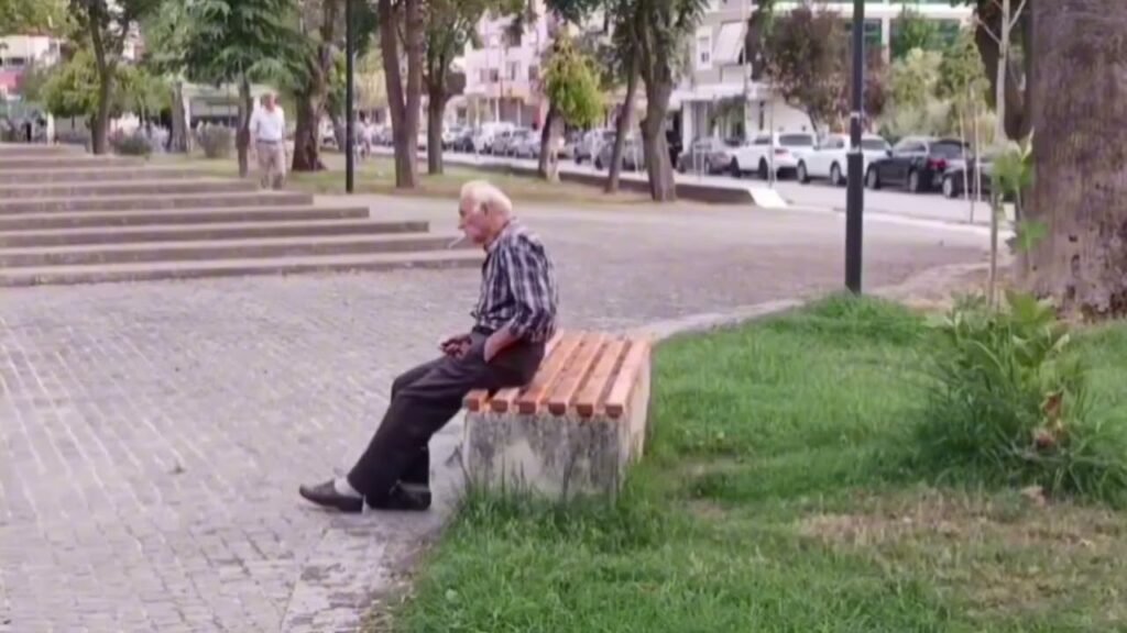 Në Shqipëri gjithnjë e më shumë të moshuar, gjenden të pajetë në banesat e tyre Në Shqipëri gjithnjë e më shumë të moshuar, gjenden të pajetë në banesat e tyre