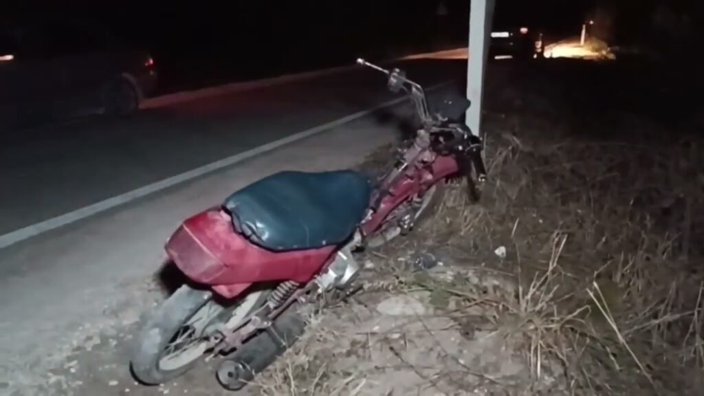 Një 45-vjeçare ka përfunduar në spitalin e Lushnjes e transportuar me urgjencë pasi motoçikleta që drejtonte doli nga rruga