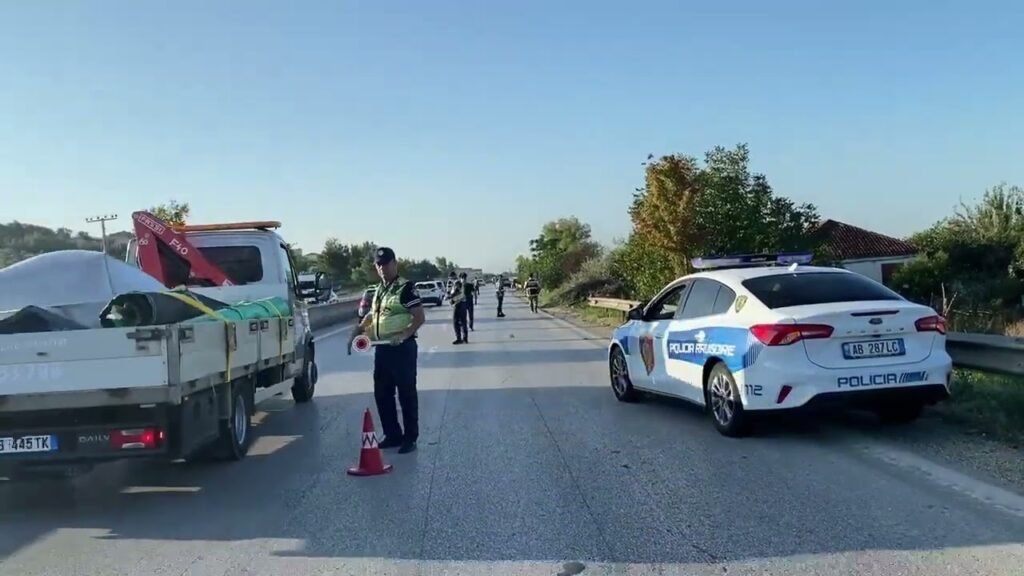 Një aksident me pasojë vdekjen e një personi ka ndodhur sot në autostradën Rrogozhinë – Lushnje Një aksident me pasojë vdekjen e një personi ka ndodhur sot në autostradën Rrogozhinë – Lushnje