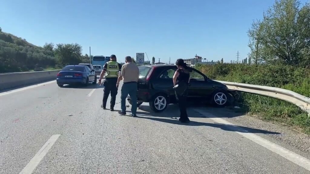 Një aksident tjetër është shënuar këtë mëngjes në autostradën Rrogozhinë-Lushnje
