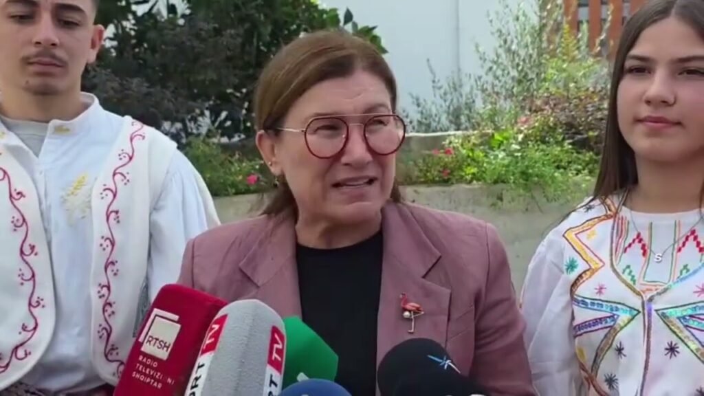 Kronikë: Organizohet dasma tradicionale myzeqare në Roskovec Kronikë: Organizohet dasma tradicionale myzeqare në Roskovec