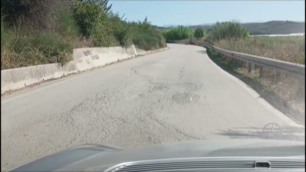 RRUGA “JETA E RE” NË BELSH PA KAPAKË PUSETASH , RREZIK PËR JETËN DHE TRAFIKUN