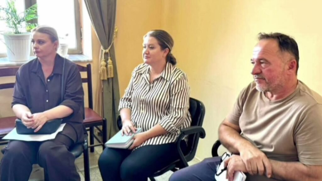 Takim pune me drejtuesit e çerdheve dhe kopshteve në Lushnje para nisjes së vitit të ri shkollor