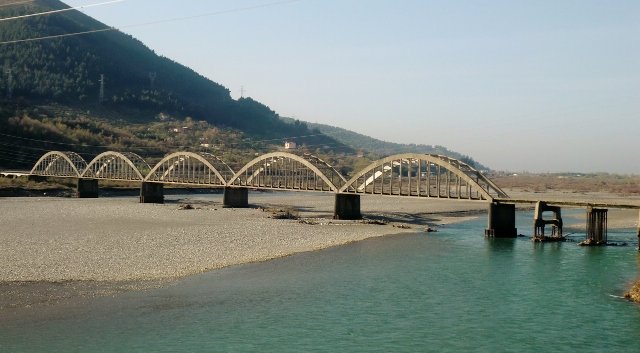 Punimet emergjente në urën e Milotit do të nisin pas shpalljes së fituesve