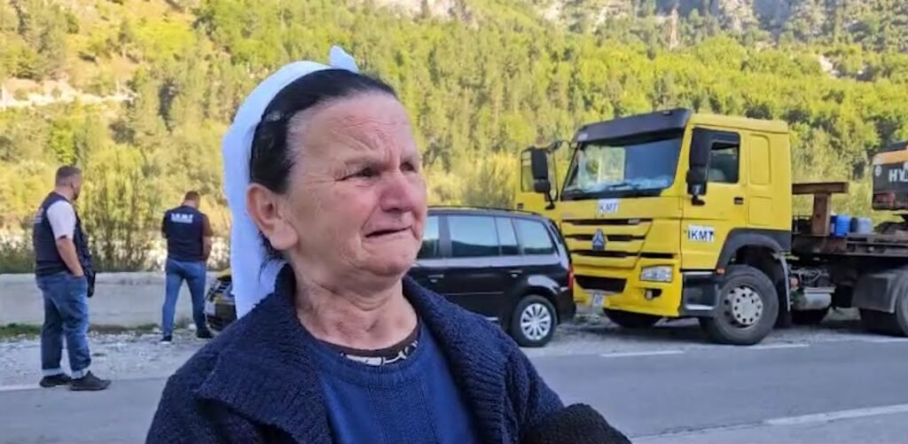 Banorët e Valbonës në lot, shteti u prish shtëpitë, shprehen mjaft të indinjuar… Banorët e Valbonës në lot, shteti u prish shtëpitë, shprehen mjaft të indinjuar…
