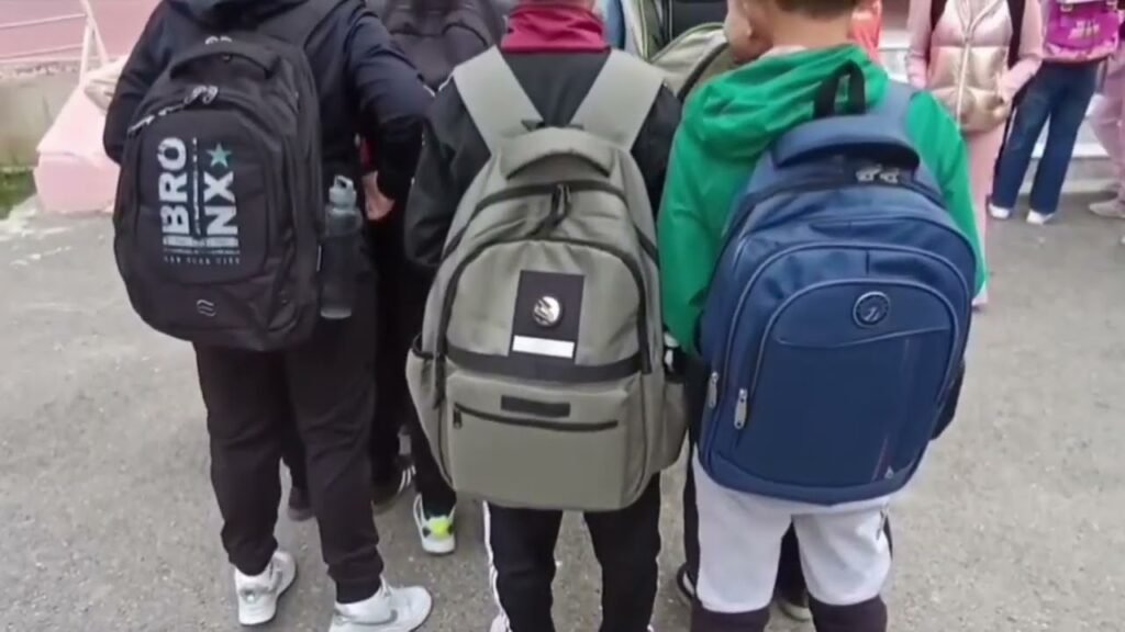 Viti i ri shkollor me 8 shtator, çantat e rënda një problem për nxënësit