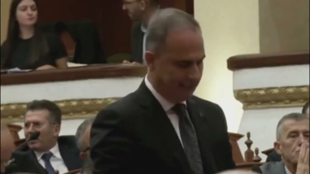Kronikë: Zegjine Çaushi mban fjalën e parë në parlament Kronikë: Zegjine Çaushi mban fjalën e parë në parlament