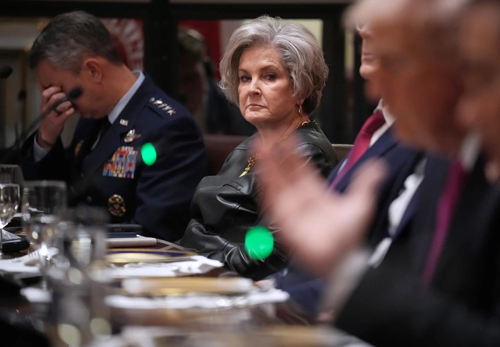 Në Shtëpinë e Bardhë shtrëngohet procesi i faljeve ndërsa Trump rikthen dekretet presidenciale Në Shtëpinë e Bardhë shtrëngohet procesi i faljeve ndërsa Trump rikthen dekretet presidenciale