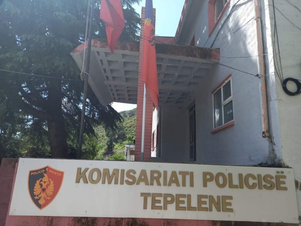 Përndjekja në rrjet: një 57-vjeçar nga Tepelena nën hetim Përndjekja në rrjet: një 57-vjeçar nga Tepelena nën hetim