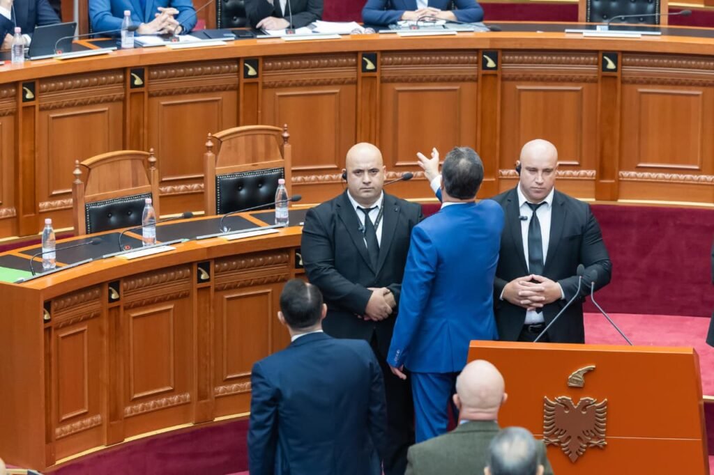 Përplasje në Kuvend mes Nokës dhe Koçiut Përplasje në Kuvend mes Nokës dhe Koçiut