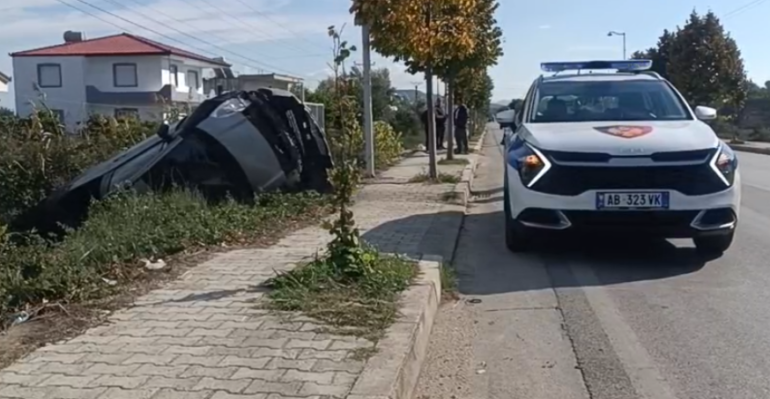 Aksident i rëndë në rrugën Lushnjë-Berat plagoset rëndë një 30-vjeçar Aksident i rëndë në rrugën Lushnjë-Berat plagoset rëndë një 30-vjeçar