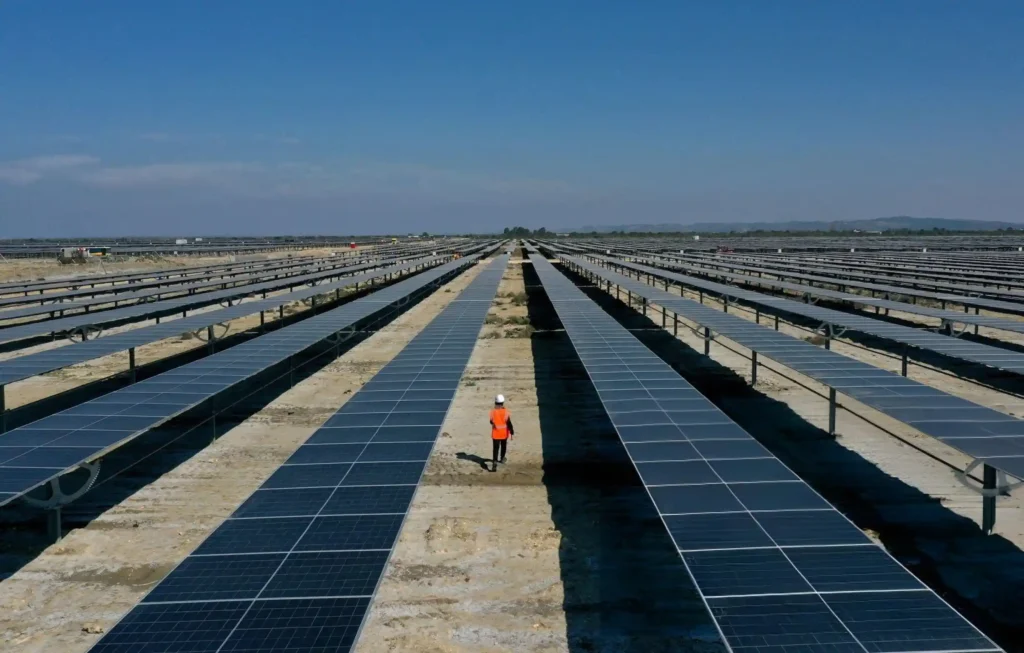 Investimi i BERZH në energjinë diellore dhe gazin në Shqipëri