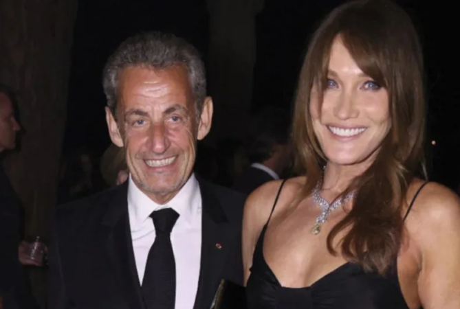 Festa e lamtumirës së Nicolas Sarkozy para hyrjes në burg Festa e lamtumirës së Nicolas Sarkozy para hyrjes në burg
