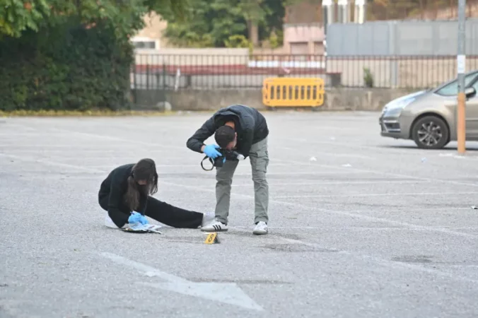 Tragjedia në Peruxhia: 23-vjeçari shqiptar vritet me thikë, policia dyshon për konflikt mes të rinjsh Tragjedia në Peruxhia: 23-vjeçari shqiptar vritet me thikë, policia dyshon për konflikt mes të rinjsh