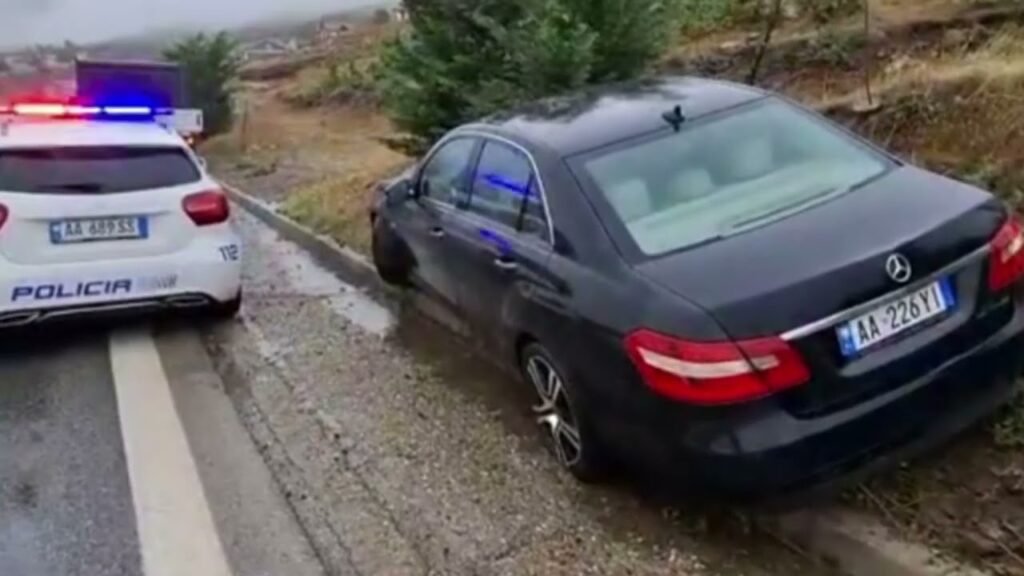 Kronikë: Aksident në rrugën e kombit, ku drejtuesi i një automjeti ka ngelur i plagosur rëndë