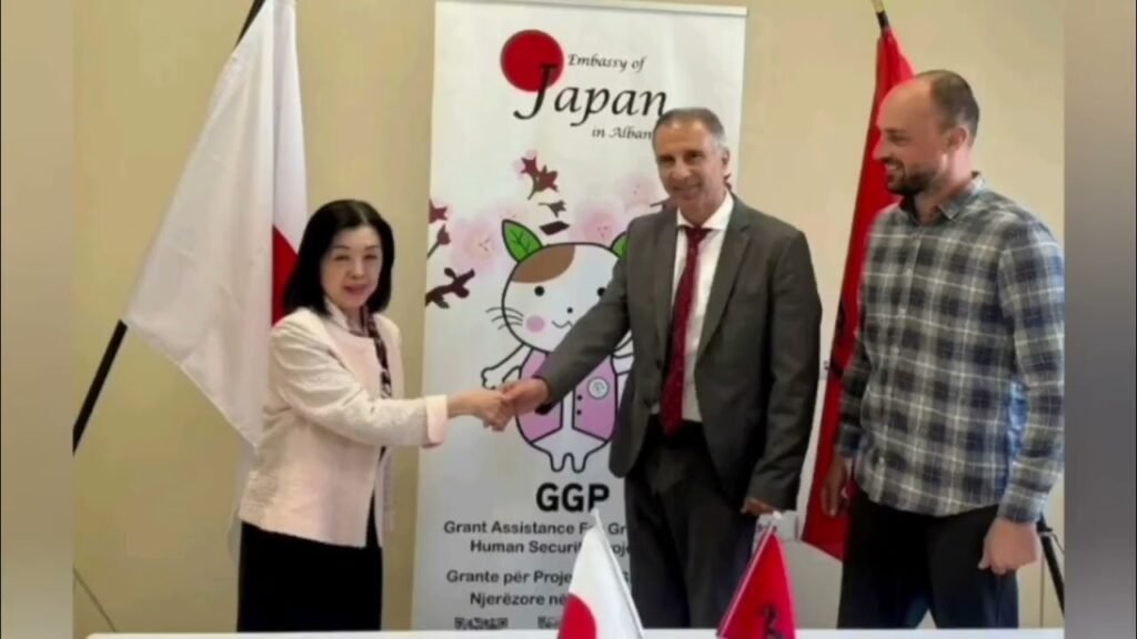 Kronikë: Bashkia Divjakë përfiton mjet zjarrfikës 4×4 falë bashkëpunimit ndërkombëtar Kronikë: Bashkia Divjakë përfiton mjet zjarrfikës 4×4 falë bashkëpunimit ndërkombëtar