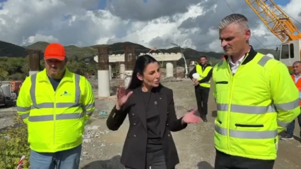Belinda Balluku inspekton aksin rrugor Elbasan-Rrogozhine! Belinda Balluku inspekton aksin rrugor Elbasan-Rrogozhine!