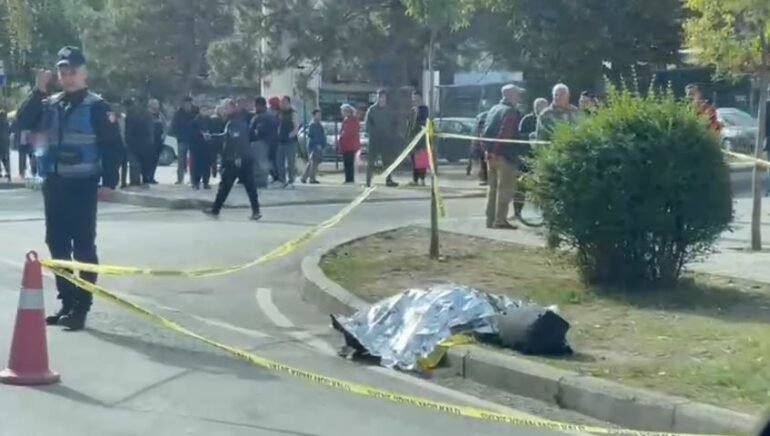 Vdes papritur një kalimtar në Korçë pranë terminalit të autobusëve Vdes papritur një kalimtar në Korçë pranë terminalit të autobusëve