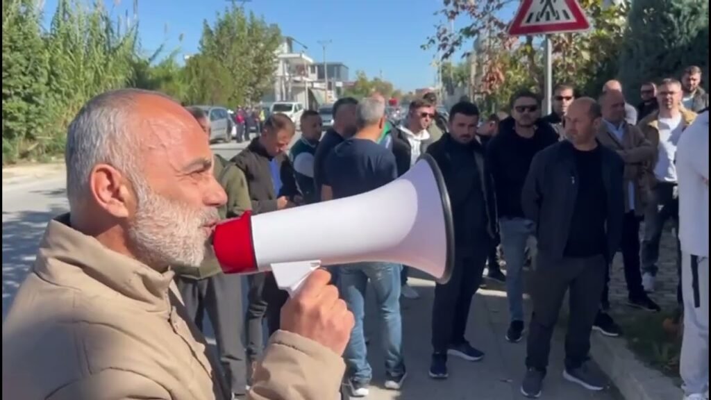 Kronikë: Dita e 15-të e grevës së urisë së naftëtarëve, protestë para selisë së Bankersit