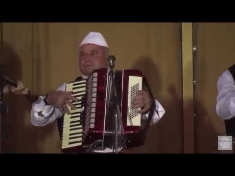 E rriti nëneja moj çupën me baluke E rriti nëneja moj çupën me baluke