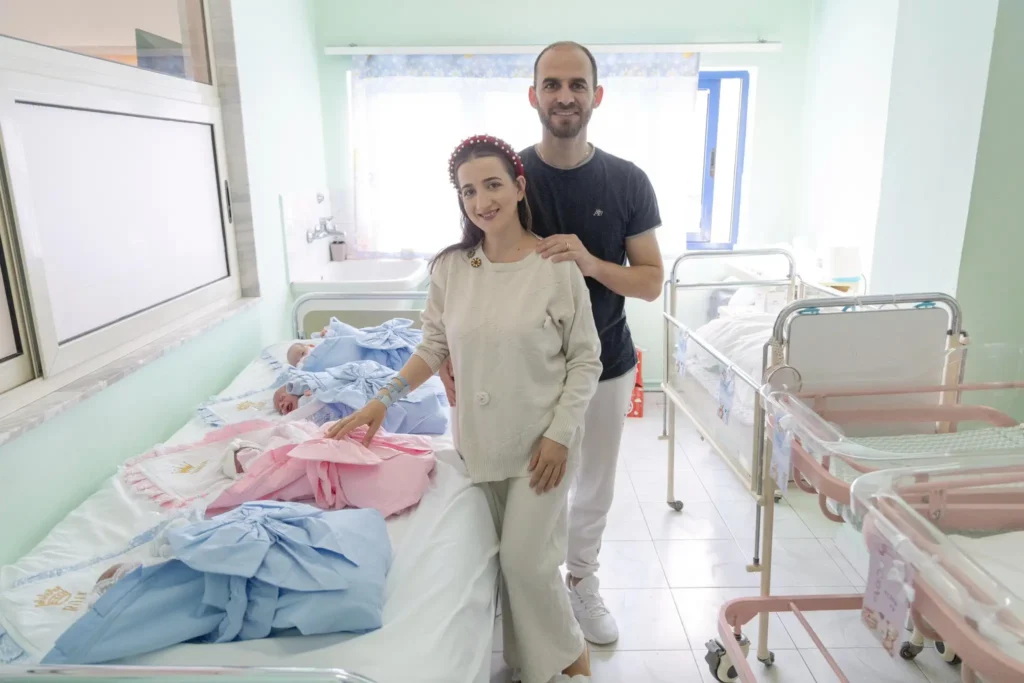 Katërnjakë në Tiranë, lindje e rrallë në maternitetin “Koço Gliozheni”