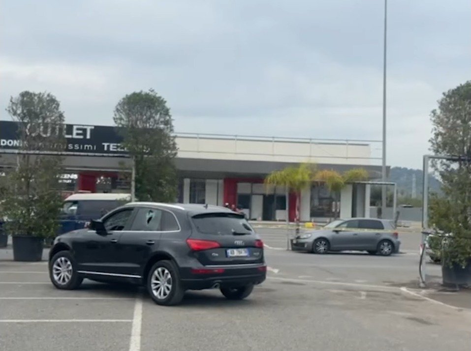 Plagosje me armë në parkingun e Megatek, policia zbulon dinamikën e ngjarjes Plagosje me armë në parkingun e Megatek, policia zbulon dinamikën e ngjarjes
