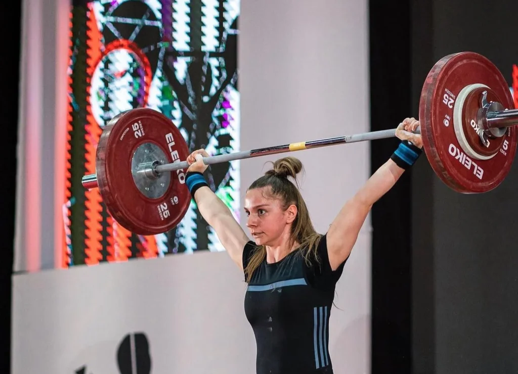 Enkileda Carja shkëlqen në Durrës, trefish kampione e Europës në peshëngritje Enkileda Carja shkëlqen në Durrës, trefish kampione e Europës në peshëngritje