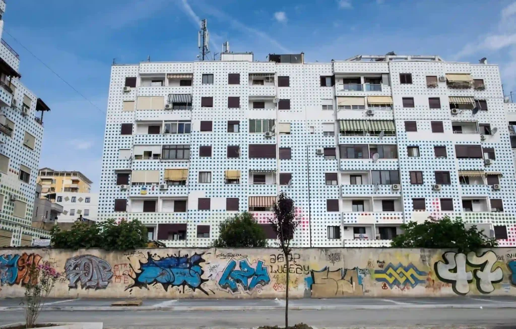 Rritja e re e taksës së ndërtesës godet qytetarët në rrethe Rritja e re e taksës së ndërtesës godet qytetarët në rrethe