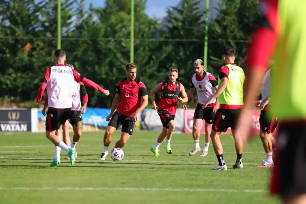 Silvinjo teston formacionin për përballjen me Serbinë