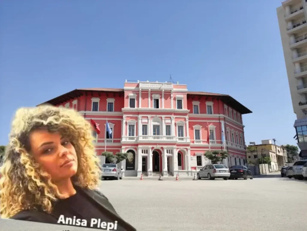 Drejtoresha që shpërblen veten në Vlorë Drejtoresha që shpërblen veten në Vlorë