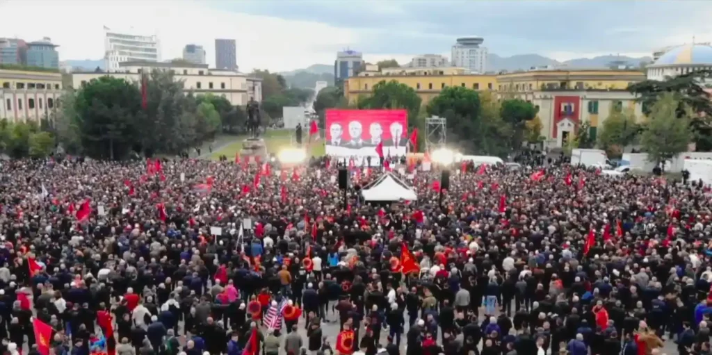 Protestuesi që eci dy ditë nga Kosova: mesazh për Ramën dhe drejtësinë për UÇK-në Protestuesi që eci dy ditë nga Kosova: mesazh për Ramën dhe drejtësinë për UÇK-në