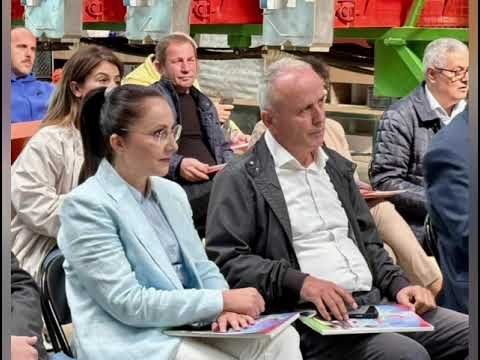 Fermerët e Myzeqesë diskutojnë sfidat me ekspertët e bujqësisë në Krutje Fermerët e Myzeqesë diskutojnë sfidat me ekspertët e bujqësisë në Krutje