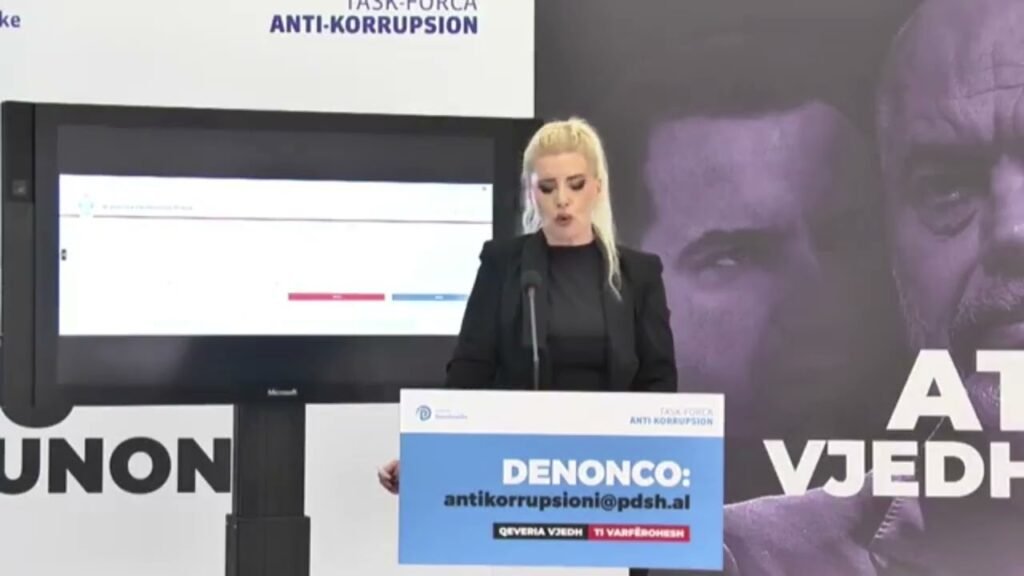 Kronikë, Genta Vangjeli: Skandal i ri në Bashkinë Durrës me depozitimin e mbetjeve urbane Kronikë, Genta Vangjeli: Skandal i ri në Bashkinë Durrës me depozitimin e mbetjeve urbane