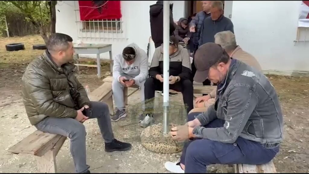 Greva e naftëtarëve në Marinzë përshkallëzohet, kërkesat mbeten të paplotësuara Greva e naftëtarëve në Marinzë përshkallëzohet, kërkesat mbeten të paplotësuara