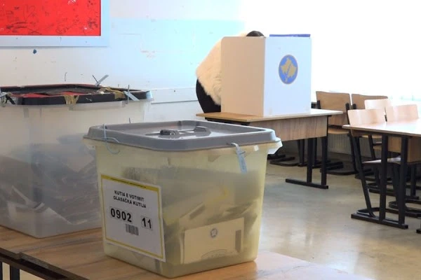 Zgjedhjet lokale në Kosovë zhvillohen nën vëzhgim të rreptë institucional Zgjedhjet lokale në Kosovë zhvillohen nën vëzhgim të rreptë institucional