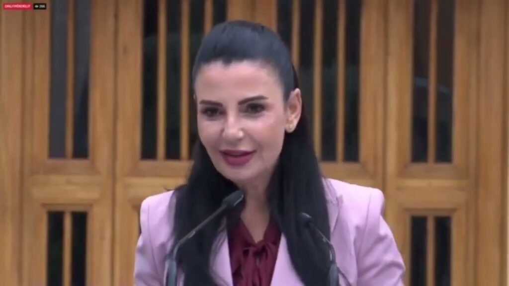 Kronikë: Inteligjenca artificiale në arsim, firmoset marrëveshja për futjen edhe te Politekniku