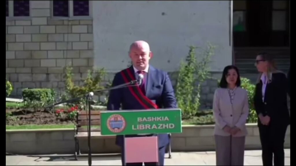 Librazhd ,Ambasadorja e Japonisë dhuron automjet zjarrfikës për Bashkinë Librazhd ,Ambasadorja e Japonisë dhuron automjet zjarrfikës për Bashkinë