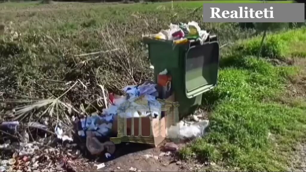 Pastrimi i kanaleve në Mizë nuk pastron imazhin e Bashkisë Divjakë Pastrimi i kanaleve në Mizë nuk pastron imazhin e Bashkisë Divjakë