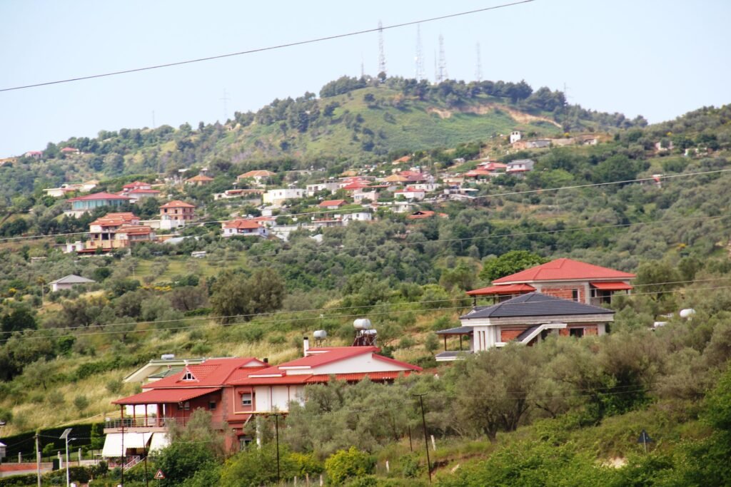 Dhuna në familje trondit Fierin, arrestohet një 43-vjeçar në Peshtan Dhuna në familje trondit Fierin, arrestohet një 43-vjeçar në Peshtan