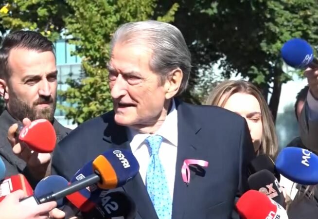 Mbyllja e seancës ndez debatin në Kuvend, Berisha akuza Peleshit Mbyllja e seancës ndez debatin në Kuvend, Berisha akuza Peleshit