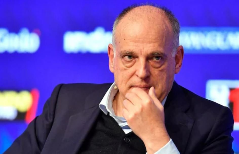 Spanjollët krenohen me trofetë, anglezët me shpenzimet