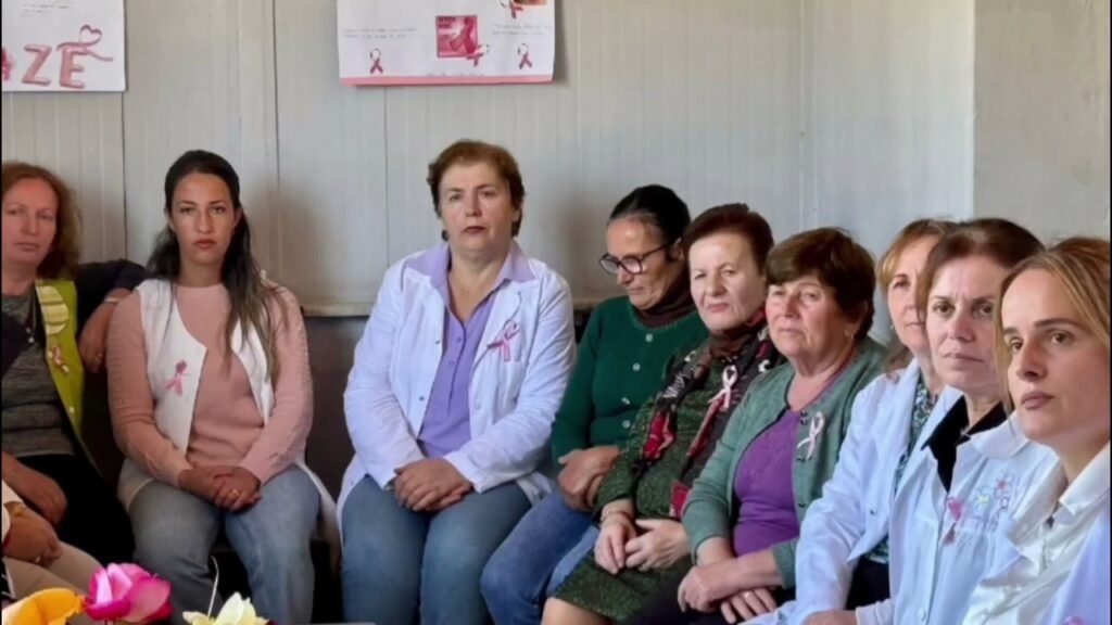 Kronikë: Tetori Rozë në fshatrat e Lushnjës, takime sensibilizuese me gra dhe vajza Kronikë: Tetori Rozë në fshatrat e Lushnjës, takime sensibilizuese me gra dhe vajza