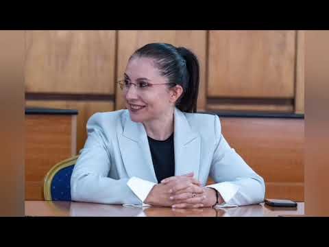 Tre zonja në krye të Bashkisë Lushnje – një rast i rrallë në drejtimin lokal Tre zonja në krye të Bashkisë Lushnje – një rast i rrallë në drejtimin lokal