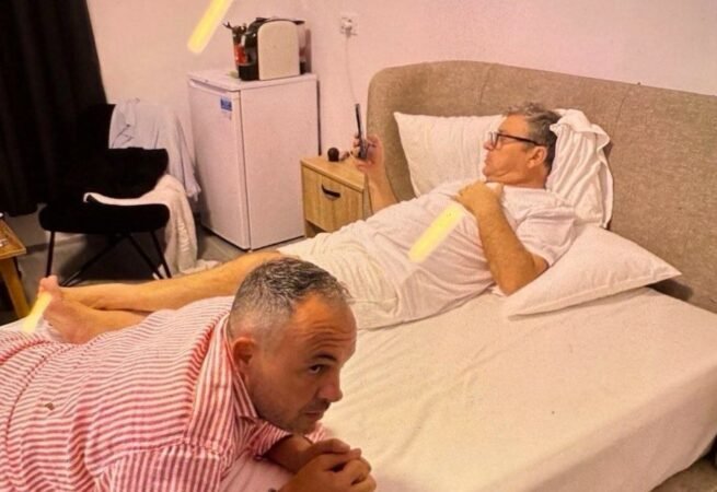 Berisha sqaron pse fshiu foton e Vangjush Dakos nga Facebooku Berisha sqaron pse fshiu foton e Vangjush Dakos nga Facebooku