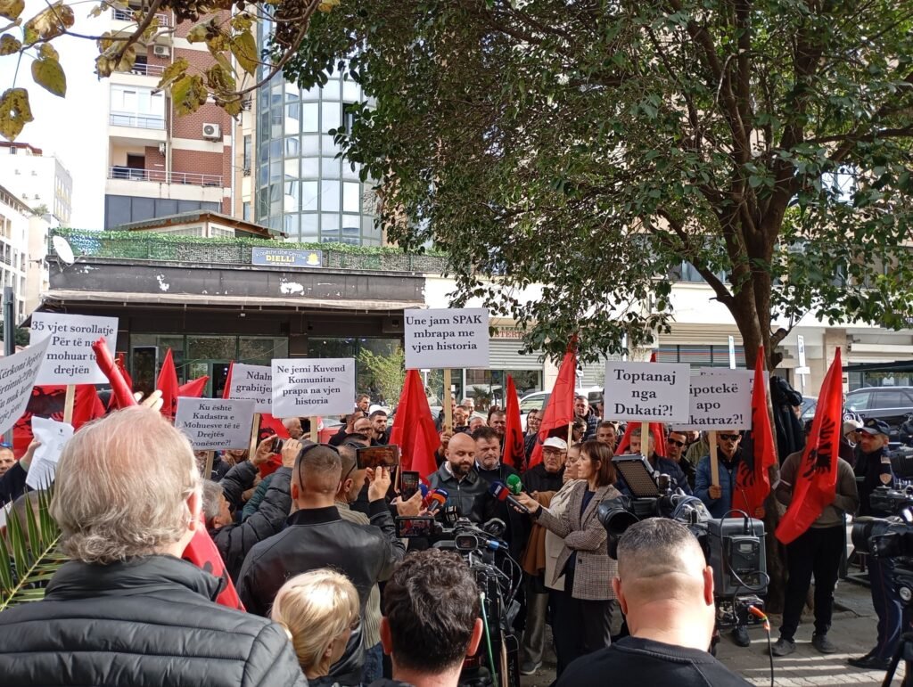 Rrëmbimi i tokave, banorët e Tragjasit padi në SPAK për zyrtarë të Qeverisë dhe biznesmenë (EMRAT)